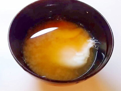落とし卵と薩摩芋の味噌汁